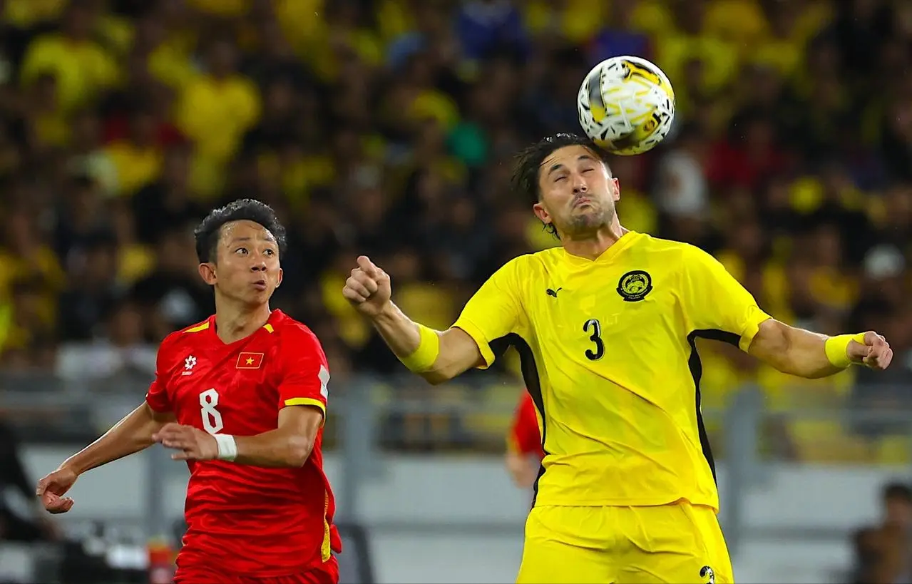 成亚洲笑柄, 协被罚 成亚洲笑柄, 协被罚