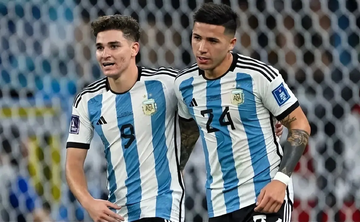 场世预赛只, 的中场在跑 场世预赛只, 的中场在跑