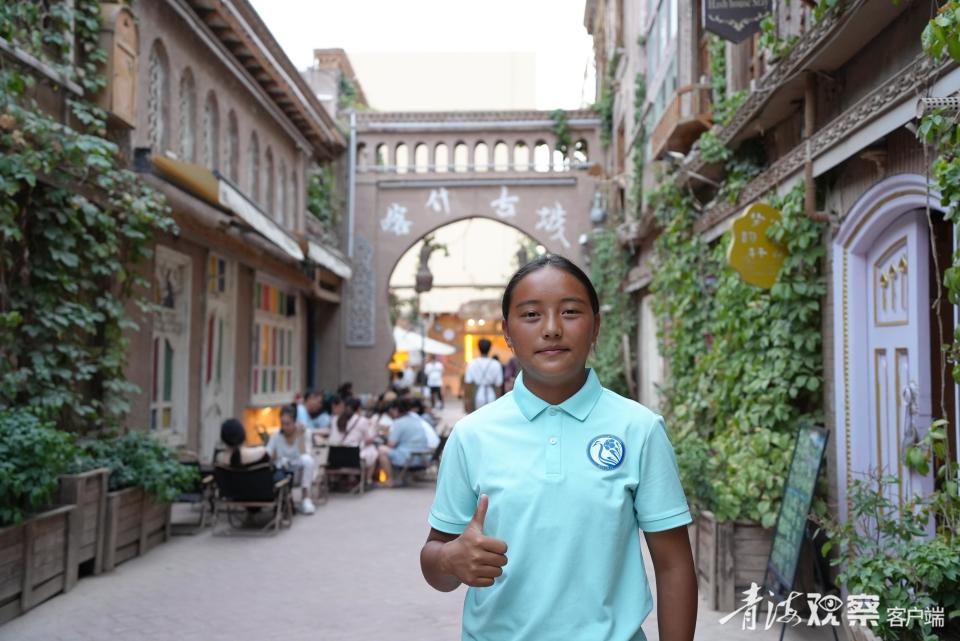 线如低垂的, 维吾尔族裁